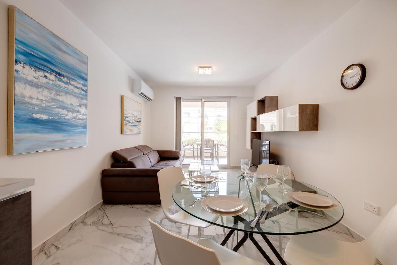 Modern Steps To St George's Bay Apartman